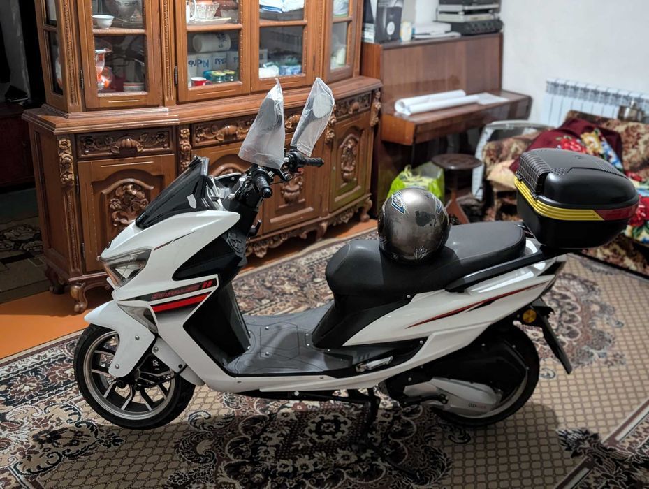 Макси скутер "Surpass" 150 куб