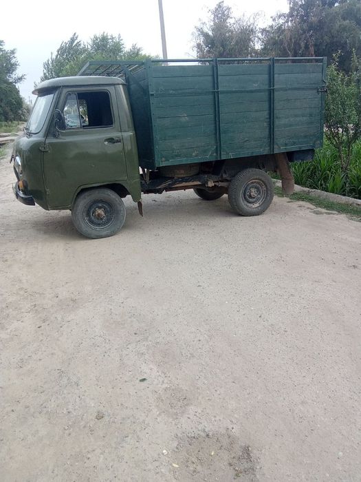 Yuk mashinasi Uaz sotiladi