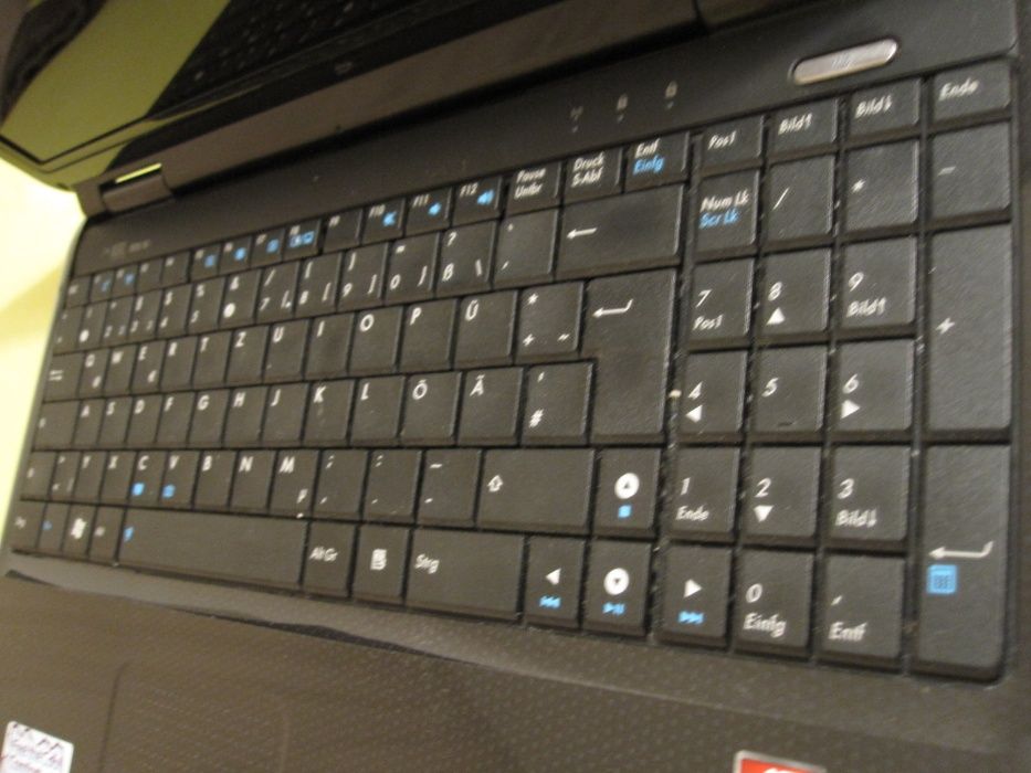 Продавам лаптоп ASUS X5DAB със зарядно - за части