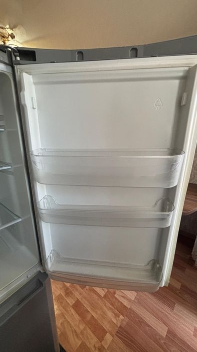 Серый Холодильник