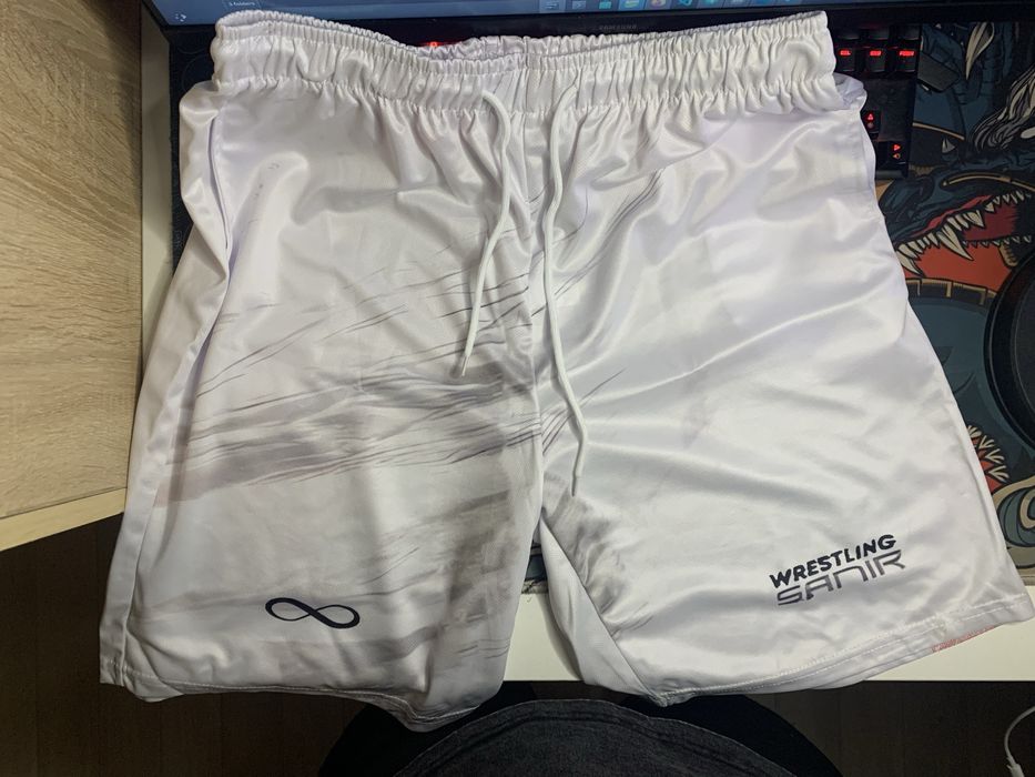 продаю рашгарку сабр белую