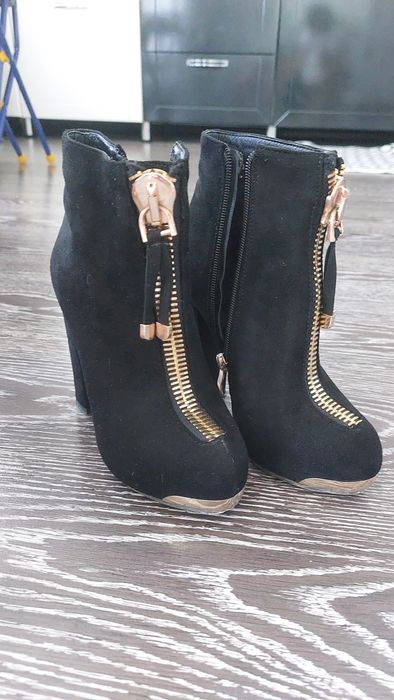 Полусапожки новые размер 35-36