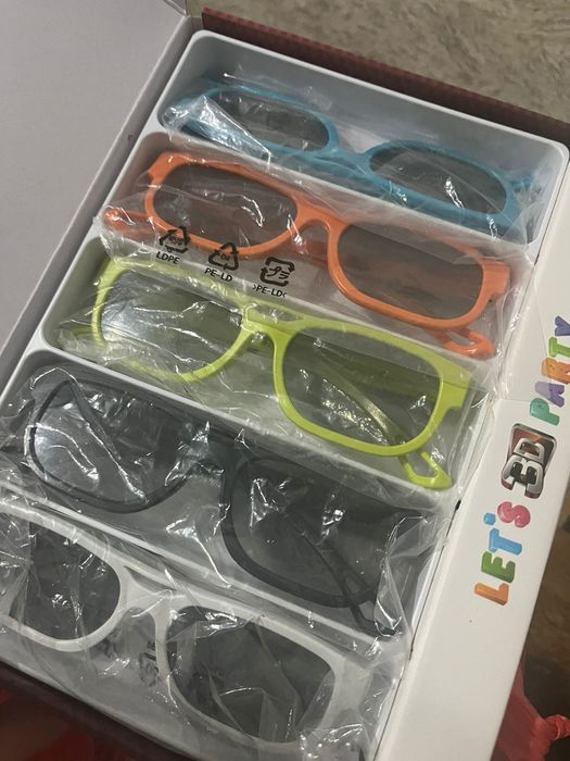 Продам 3 д очки  9 шт