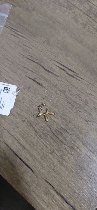 Тилла узук сотилади. С бриллиантами и сапфиром