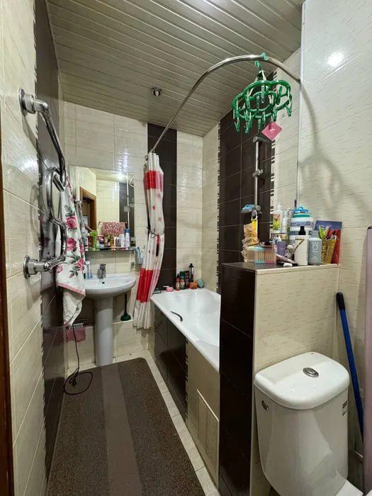 Продам 2 комнатная квартира метро Буюк Ипак Йули.Максим Горький.Центр