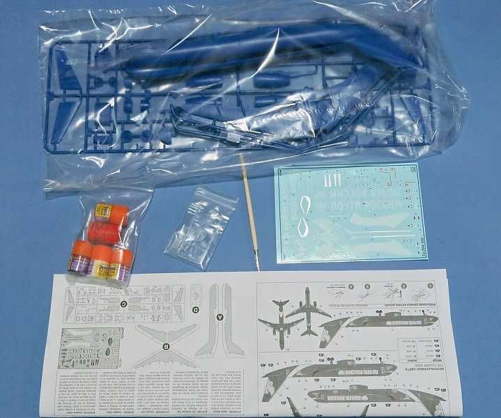 Сборная модель-Грузовой самолет Ту-204 "ПОЧТА РОССИИ" +краски+клей