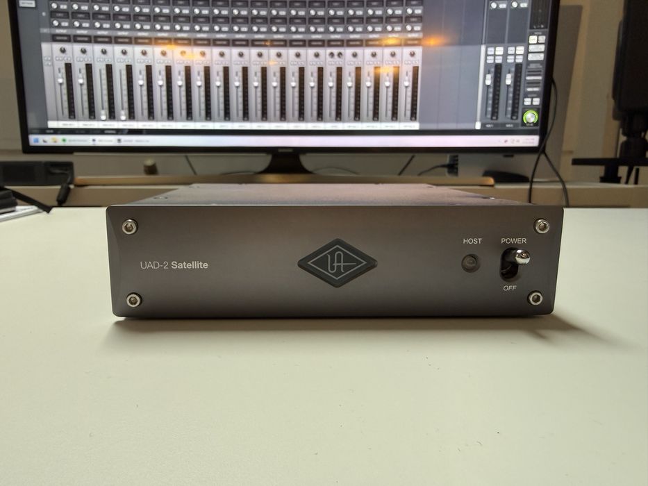 Universal Audio UAD-2 Satellite Quad Thunderbolt 3 DSP Oradea • OLX.ro