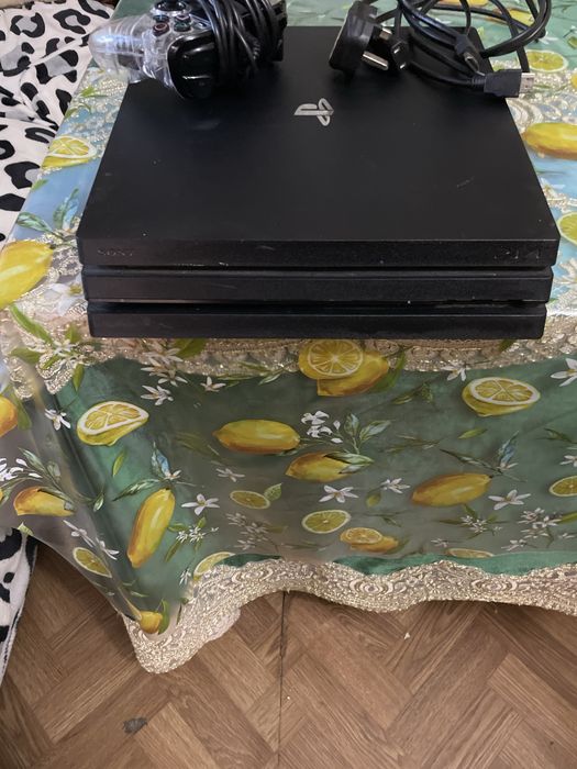 Ps4 pro 1tb.