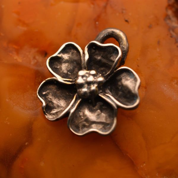 Сребърен медальон 925 „Черешов цвят“ – талисман на пролетта