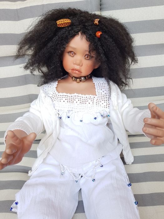 Papusa de Colectie ,Georgina Whalley  . 89cm. 
Prwt 500 lei