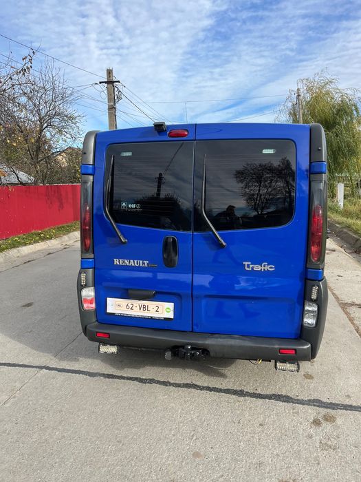 Vând Renault trafic maxim de lung cu 6 locuri și duba 1.9 dci
