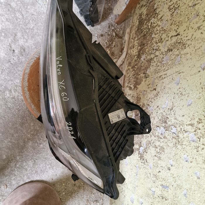 Volvo XC60 2021 ляв и десен фар