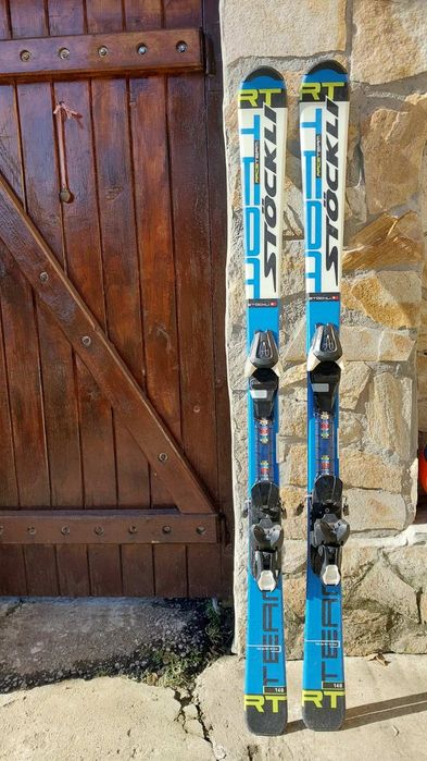 Ски, обувки и щеки