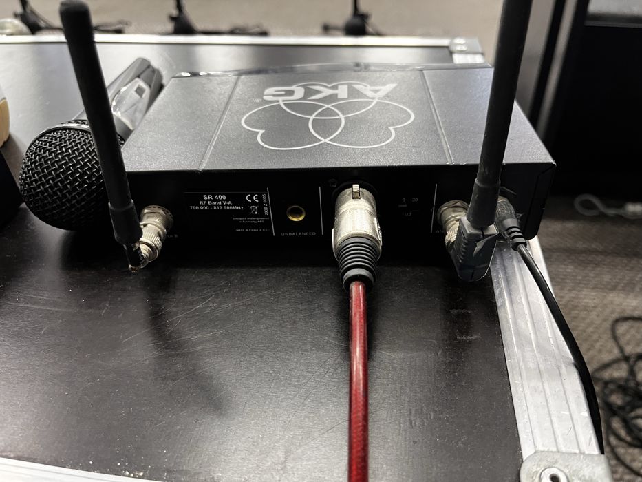 Microfon wireless AKG SR400