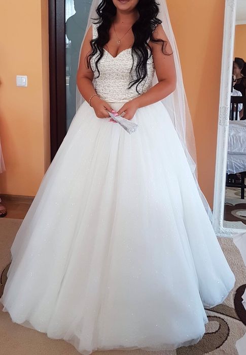 Rochie mireasa cu voal