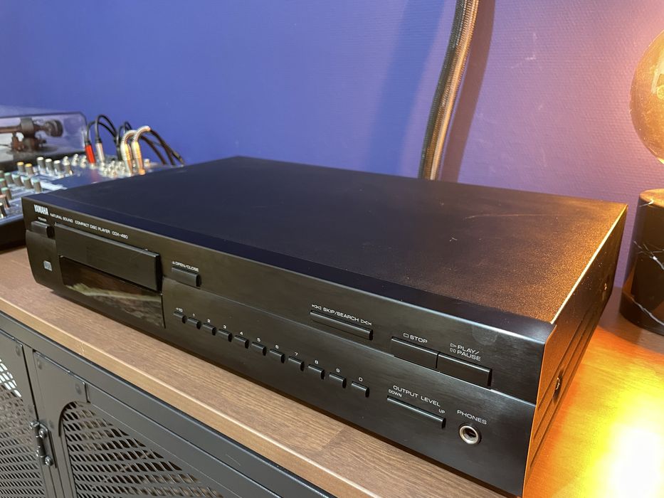 CD Player Yamaha CDX 480 Cititi descrierea!