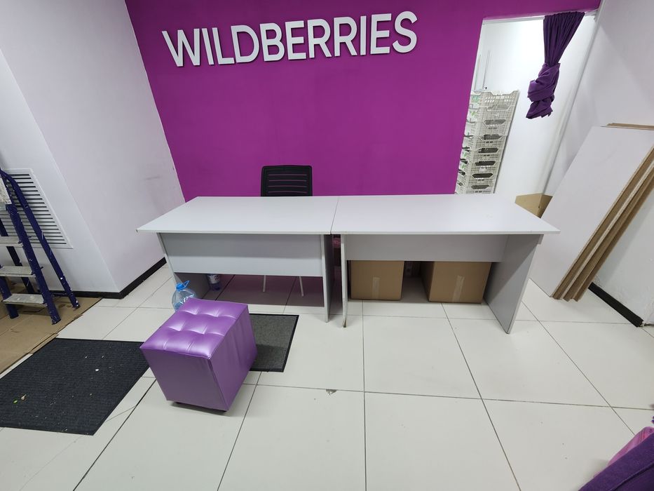 Продам два стола офисных