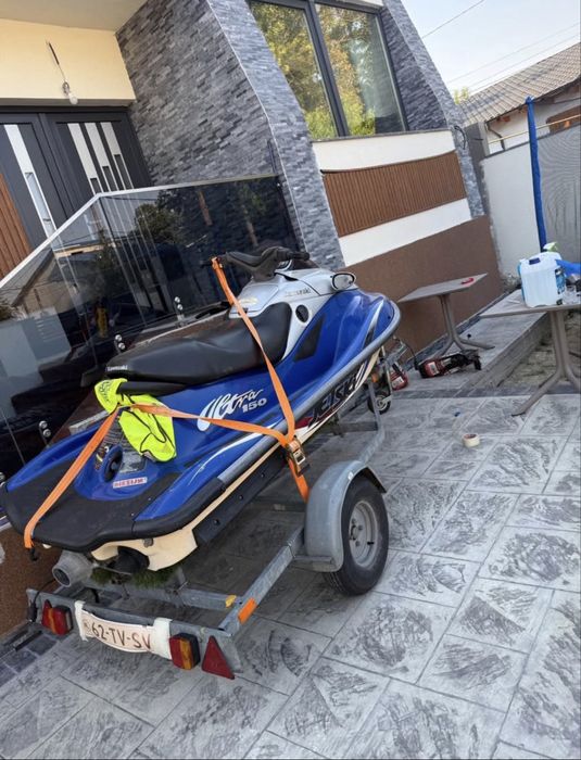 Ski jet kavazaki 150 ultra  pe apă