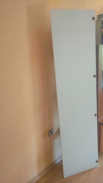 Продавам врата нова, бяла, с огледало