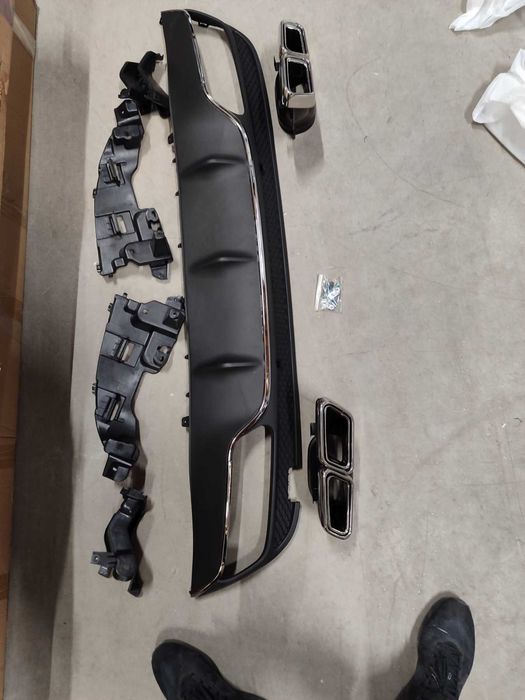 Дифузьор за Mercedes C-Class W205 (2014+) - AMG с накрайници.ДЕФЕКТ !