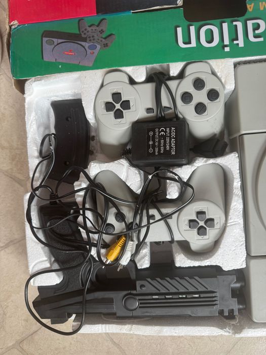 Consola retro game station ,,The Poly Machine''