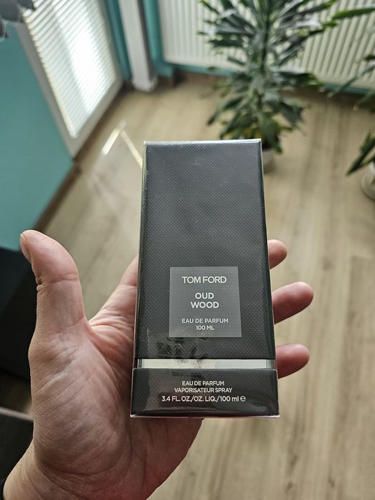 2бр. 2020 бач Tom Ford Oud Wood 100ml Неразпечатан, 90ml оригинален