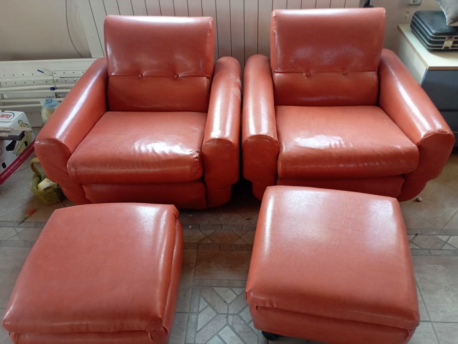 Фотьойл със табуретка