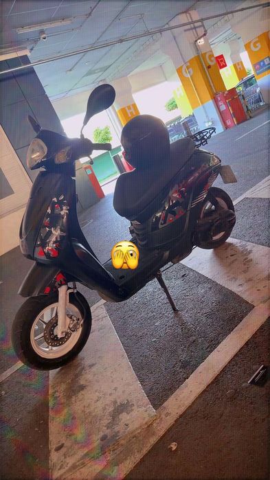 Vând scuter luxxon 2013 bee street set motor 80 2 timpi jante albe tobă schimbată 11500 km în creștere setul a fost pus la 10 mii km