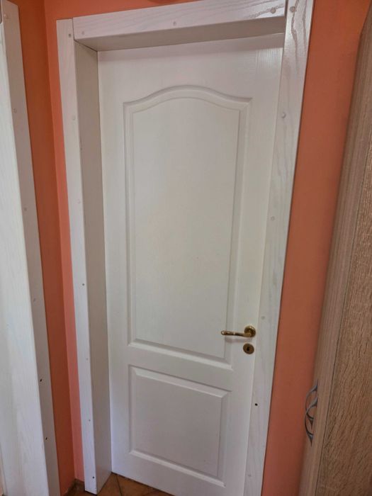 Продават се 4бр врати.