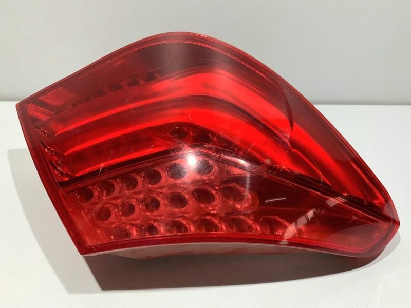 Stop stanga aripa (cu defect) BMW Seria 7 F01, F02 7182197 Berlina