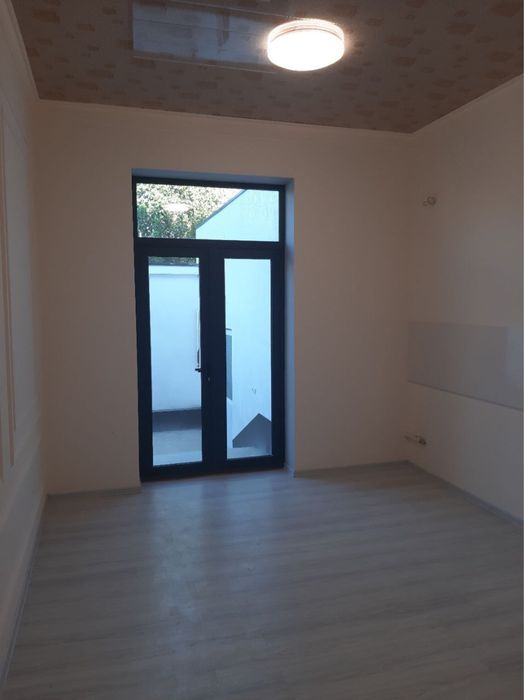 Chiroylik muhtasham yshashga undaydigan uy sotuvga qoyildi