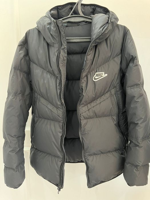 Продам мужскую оригинальную куртку Nike