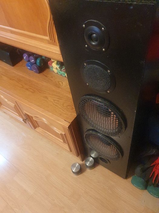 Vând boxe 300 W bass puternic