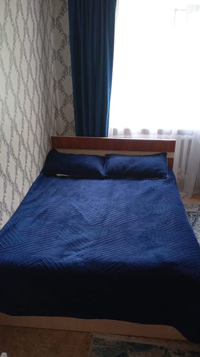 Продам 2 х спальную кровать с матрасом,