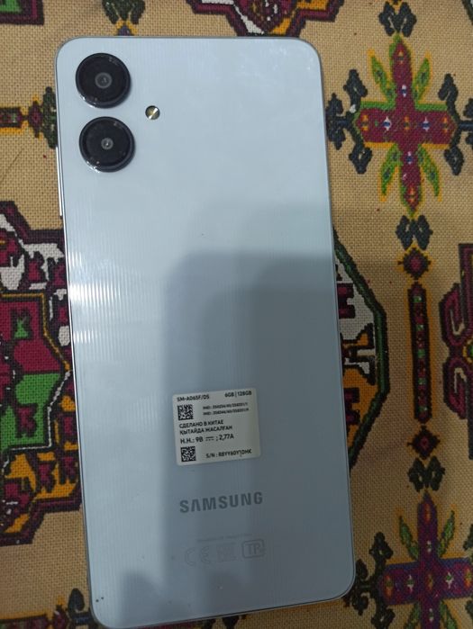 продаңтся смартфон  SЛMSUNG  Galaxy A06