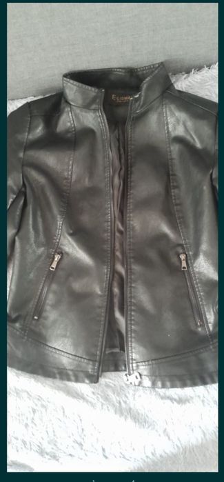 Продам женские джинсы