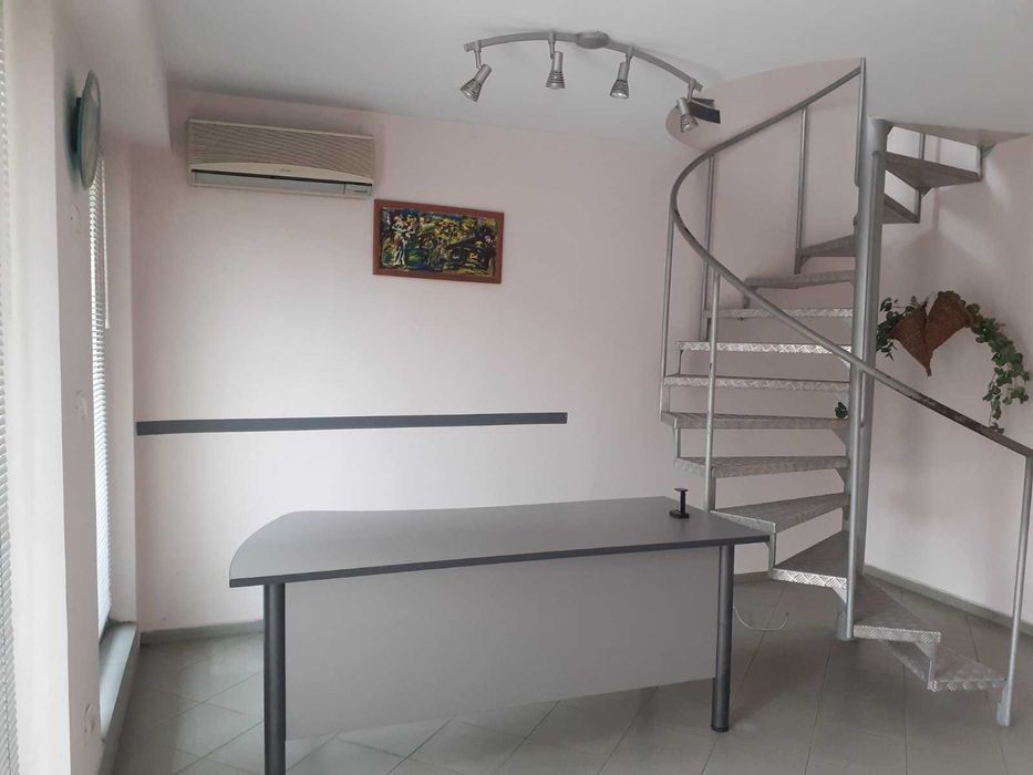 Дава се под наем Промишлена сграда в Благоевград, Широк център - 88 кв.м за 459 € - Снимка #1