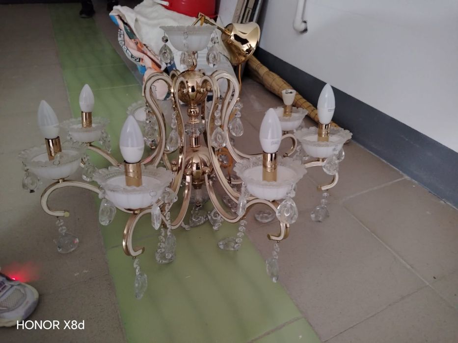 Продам красивую люстру