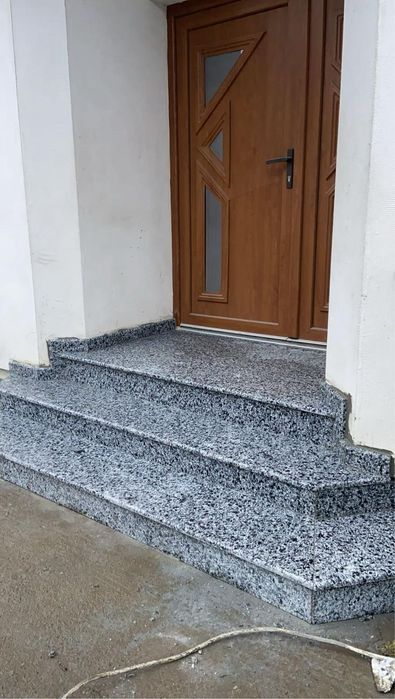 Executăm lucrări premium din piatră naturală și quartz compozit, la comandă