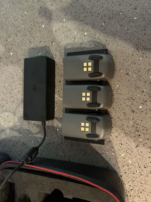 Дрон dji spark + дистанционно и аксесоари