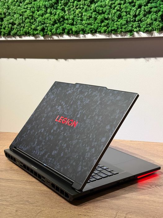 Laptop Gaming Lenovo Legion 9 18IAX10 18" UHD+ 240Hz/ FHD+ 440Hz Ultra 9 275HX 32GB Nvidia RTX 5080 16GB 1TB SSD Win11