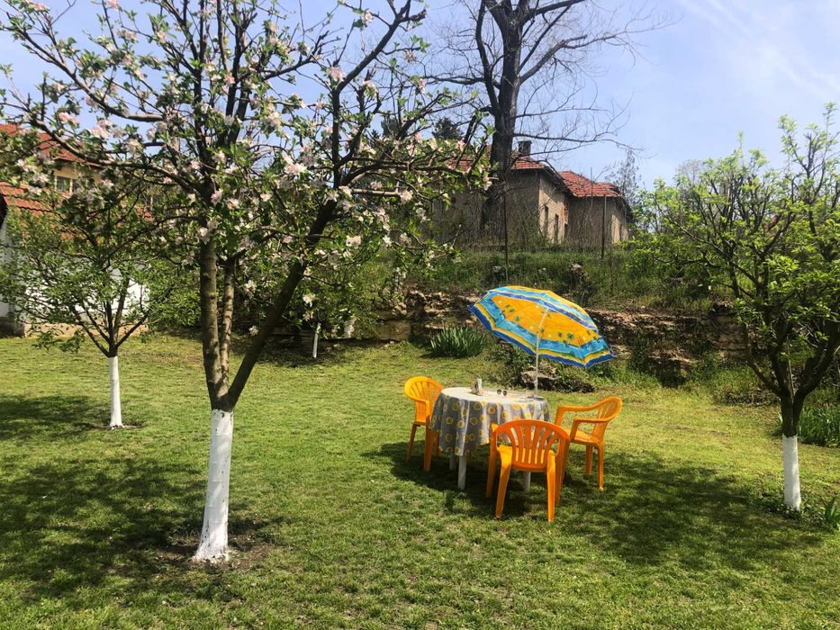 Продавам двуетажна къща