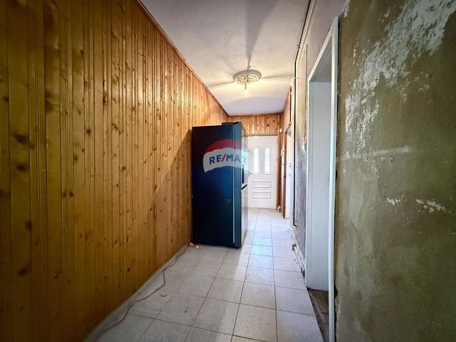 Градска къща с четири спални, двор, гараж, ГАЗ за продажба, гр. Генер