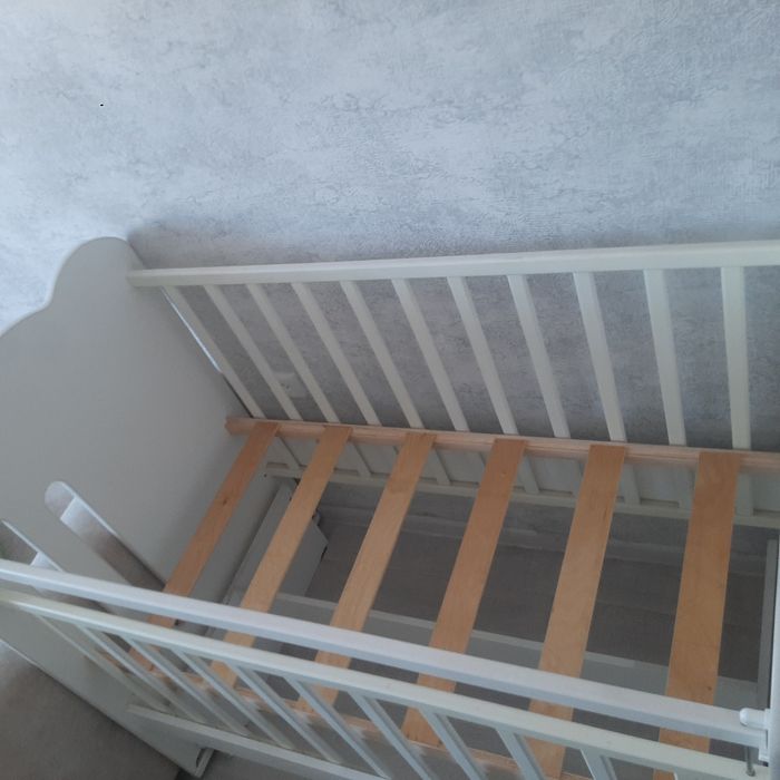 Детская кроватка с матрацом