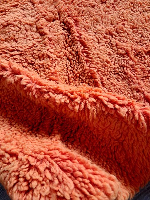 Нов вълнен китеник - червен, зелен и оранжев