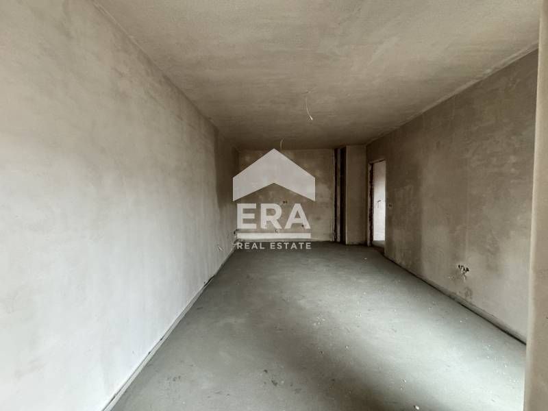 Тристаен апартамент пред Акт 15 по БДС за продажба в луксозна жилищна