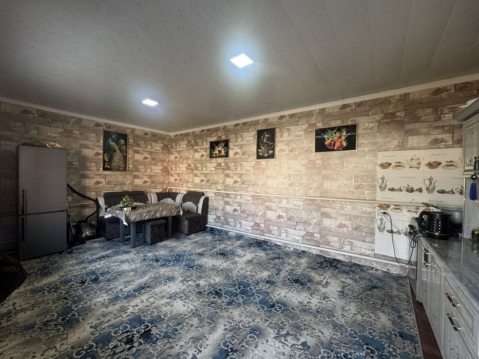 Karmana Mohinur toʻyxona tarafda 8 sotxli hovli sotiladi