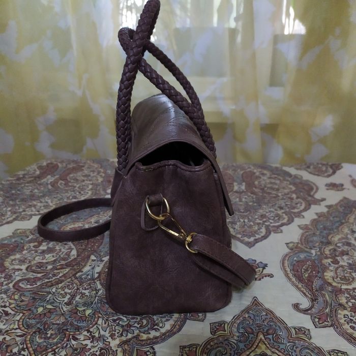 Сумка цвета моко.