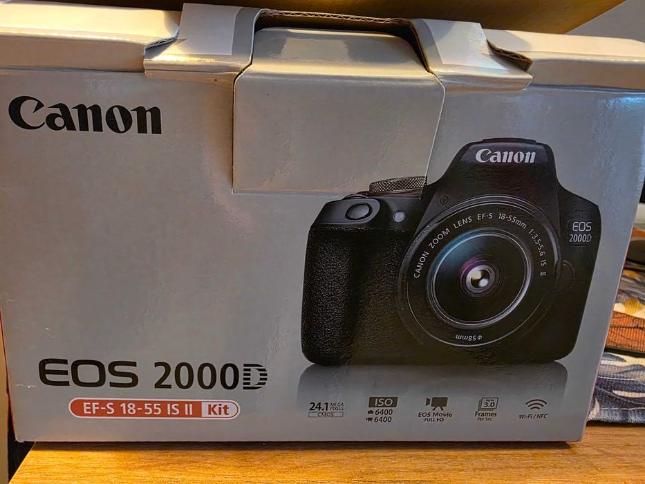 Фотоапарат Canon EOS 2000D + 2 обектива