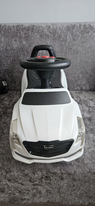 Продавам детска кола за бутане без родителски контрол